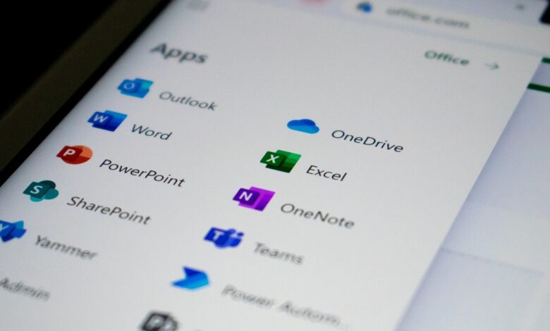 Microsoft Word ve OneDrive görseli