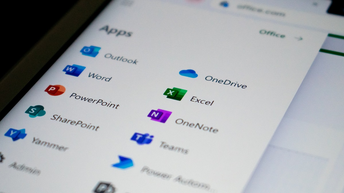 Microsoft Word ve OneDrive görseli