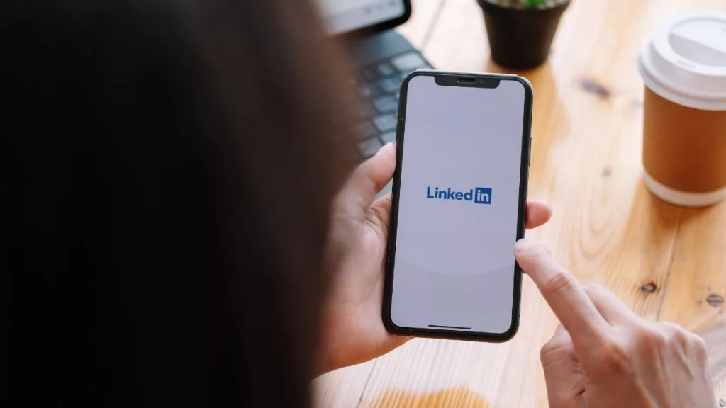 LinkedIn gönderi zamanlama özelliği