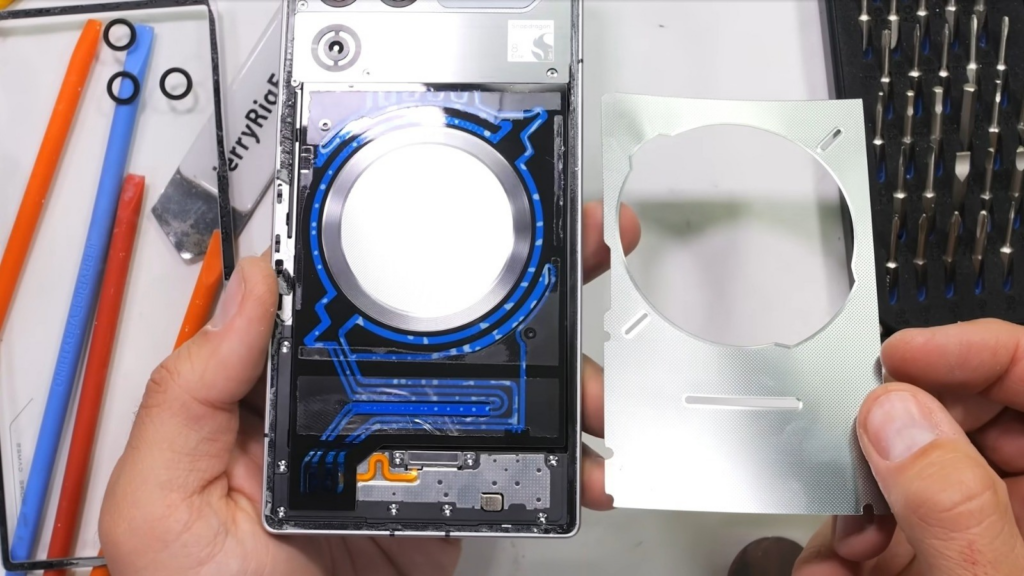 Samsung Galaxy Telefonlar İçin Sıvı Soğutma Teknolojisini Test Ediyor