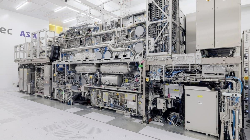 Intel High-NA EUV Teknolojisini Seri Üretime Taşıyarak Çip Üretiminde Yeni Bir Eşiği Aştı